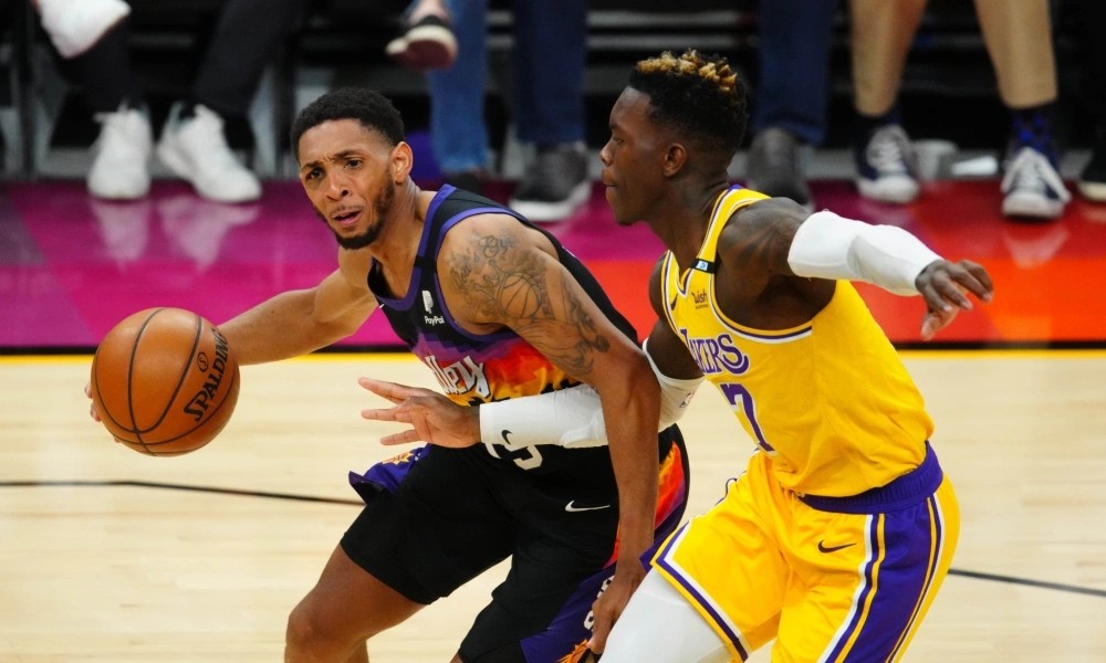  湖人险胜对手挺进半决赛  