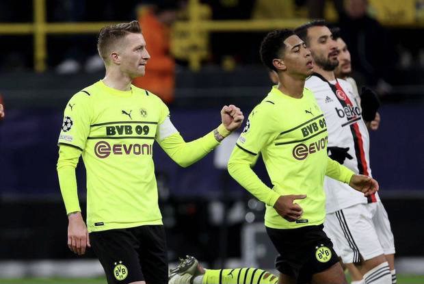  哈兰德替补登场双响，多特绝平法兰克福  