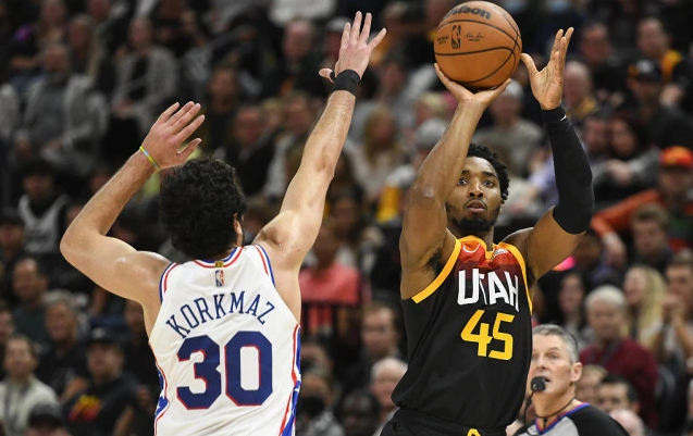  米切尔高效砍下三十分，骑士客场力挫黄蜂冲击东部前列  